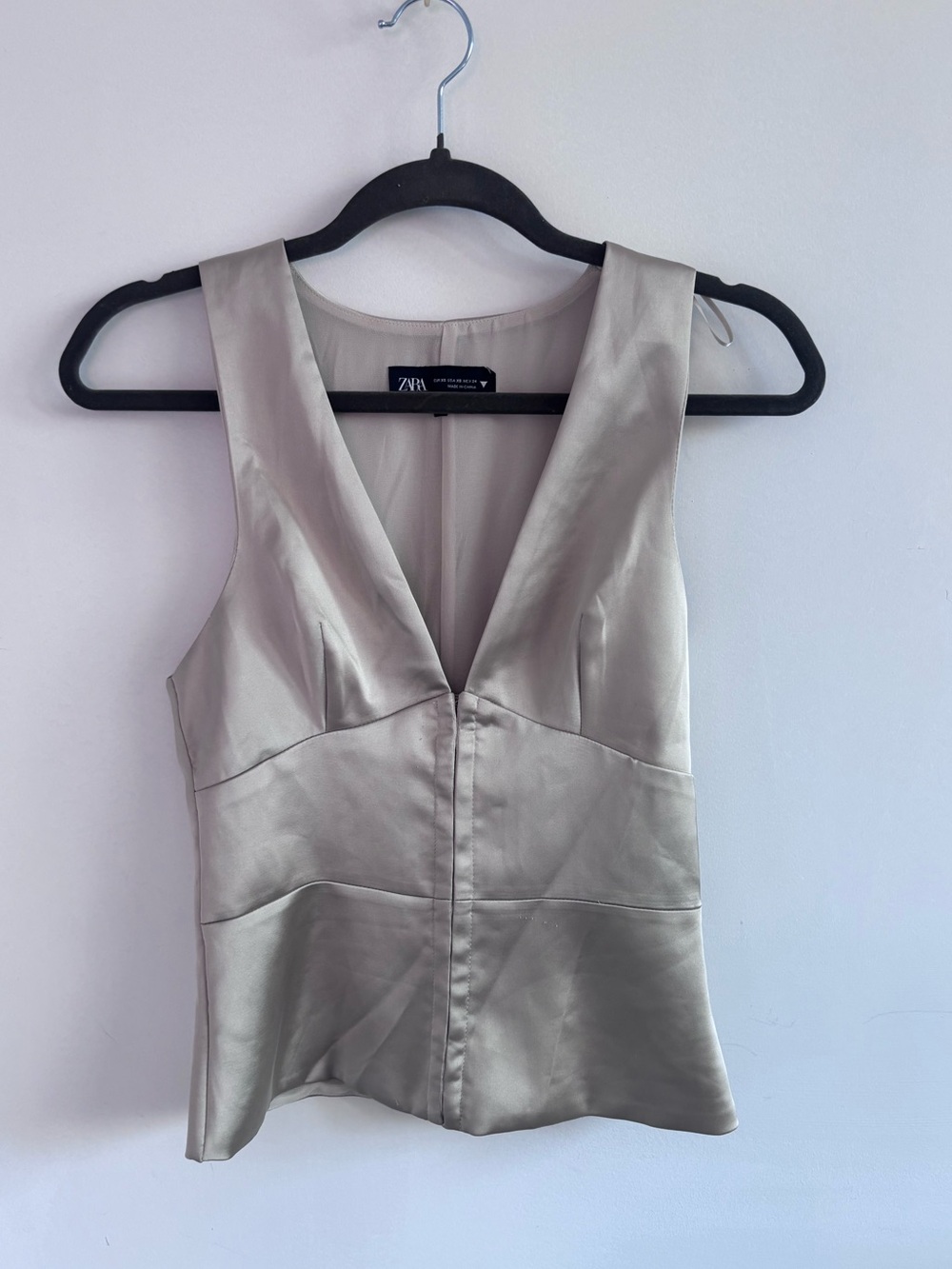 Flattering Zara Silver-Taupe Satin V-Neck Camisole Sleeveless Top XS